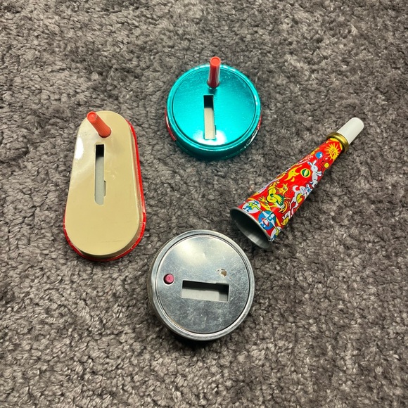 Lot of vintage tin noisemakers in great condition! - Picture 2 of 4